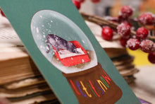 Lade das Bild in den Galerie-Viewer, Postkarte - Let it snow - Weihnachtskarte Katzenklo - Katzentoilette Graue Katze - Lustige Karte Weihnachten - Eigene Illustration