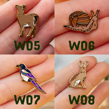 Lade das Bild in den Galerie-Viewer, Mini Pins - Wald Pins - Tiny little Forest - Emaille - B-Ware, B-Grade, Second - Seconds Sale - Broschen mit kleinen Fehlern - Oopsie Bag