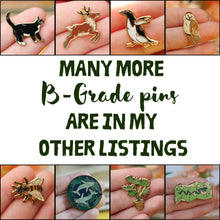 Lade das Bild in den Galerie-Viewer, Mini Pins - Wald Pins - Tiny little Forest - Emaille - B-Ware, B-Grade, Second - Seconds Sale - Broschen mit kleinen Fehlern - Oopsie Bag