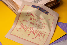 Lade das Bild in den Galerie-Viewer, Reinigungstuch - Fühlen Mutig - Notiz Affirmation - Microfasertuch für Brillen, Handys und Objektive - Eigene Illustration - lustiger Spruch