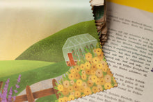 Lade das Bild in den Galerie-Viewer, Reinigungstuch - Gewächshaus - Garten im Sommer - Landleben - Microfasertuch für Brillen, Handys und Objektive - Eigene Illustration