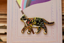Lade das Bild in den Galerie-Viewer, Emaille Pin - Minipin - Regenbogen Katze - Pride - LGBTQIA+ - Queer - Eigenes Design