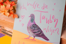Lade das Bild in den Galerie-Viewer, Postkarte - Taube Stadttaube Liebe - Ich hoffe, die Tauben wissen, wie sehr ich sie liebe - Eigene Illustration