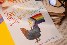 Lade das Bild in den Galerie-Viewer, Microfasertuch - Pride Huhn - Menschenrechte statt rechte Menschen - LGBTQIA+ - für Brillen, Handys, Objektive - Eigene Illustration