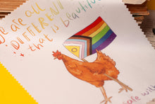 Lade das Bild in den Galerie-Viewer, Microfasertuch - Pride Huhn - Different and thats beautiful - LGBTQIA+ - für Brillen, Handys, Objektive - Eigene Illustration