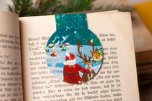 Lade das Bild in den Galerie-Viewer, Magnetisches Lesezeichen - Weihnachtsmann mit Rentier - Adventskalender - Verträumte Kunst, Glitzer - Geschenkidee - Eigene Illustrationen