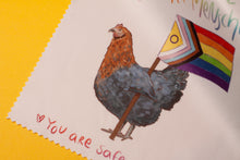 Lade das Bild in den Galerie-Viewer, Microfasertuch - Pride Huhn - Menschenrechte statt rechte Menschen - LGBTQIA+ - für Brillen, Handys, Objektive - Eigene Illustration
