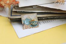 Lade das Bild in den Galerie-Viewer, Emaille Pin - Minipin - cat in a cup - Türkis/Orange