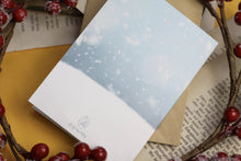 Lade das Bild in den Galerie-Viewer, Klappkarte - Snowflake Kisses - Eichhörnchen