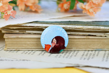 Lade das Bild in den Galerie-Viewer, Magnet - Mädchen mit Katze Kuss - All you need is love and a cat - Eigene Illustration
