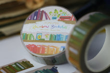 Lade das Bild in den Galerie-Viewer, Regenbogen Bücherregal Washi Tape - 1,5cm x 10m - Handgemalte Originalkunst - Eigene Illustration - Ideales Geschenk für Leseratten

