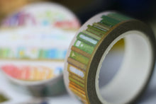 Lade das Bild in den Galerie-Viewer, Regenbogen Bücherregal Washi Tape - 1,5cm x 10m - Handgemalte Originalkunst - Eigene Illustration - Ideales Geschenk für Leseratten
