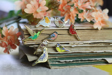 Lade das Bild in den Galerie-Viewer, Emaille Pin - Minipin - Taube - Ringeltaube - Little Birdies Collection

