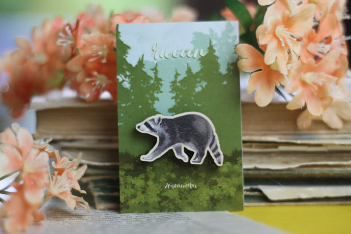Holz Pin - Waschbär - Waldtier Anstecknadel - Brosche - Eigene Illustration