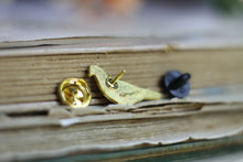 Lade das Bild in den Galerie-Viewer, Emaille Pin - Minipin - Taube - Ringeltaube - Little Birdies Collection
