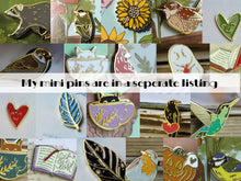 Lade das Bild in den Galerie-Viewer, Enamel Pin - Bigger Pins - B-Ware, B-Grade, Second - Seconds Sale - Broschen mit kleinen Fehlern - Oopsie Bag
