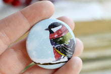 Lade das Bild in den Galerie-Viewer, Magnet - Kohlmeise mit Schal im Schnee - Eigene Illustration
