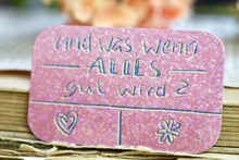 Lade das Bild in den Galerie-Viewer, Vinyl Sticker mit Glitzer Effekt - und was, wenn alles gut wird? - Affirmation, Mut machen, Anxiety - Eigene Illustration
