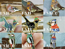 Lade das Bild in den Galerie-Viewer, Enamel Pin - Bigger Pins - B-Ware, B-Grade, Second - Seconds Sale - Broschen mit kleinen Fehlern - Oopsie Bag

