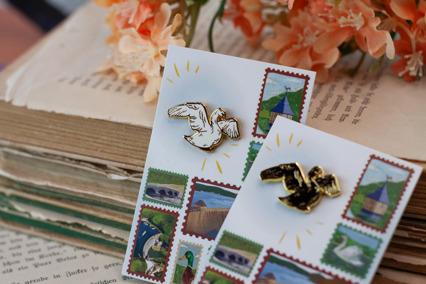 Emaille Pin - Minipin - Schwan - Schwarz oder Weiß