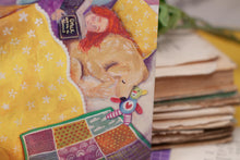 Lade das Bild in den Galerie-Viewer, Postkarte - Frau mit Hund lesend - Golden Retriever - Eigene Illustration - Handgemalt
