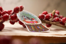 Lade das Bild in den Galerie-Viewer, Vinyl Sticker mit Glitzer Effekt - Let it snow - Katze im Katzenklo Schneekugel Lustiger Aufkleber Adventskalender - Eigene Illustration
