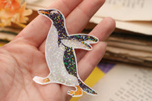 Lade das Bild in den Galerie-Viewer, Vinyl Sticker - Pinguin - Handgemalte Illustration - Glitzer Aufkleber
