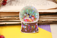 Lade das Bild in den Galerie-Viewer, Vinyl Sticker mit Glitzer Effekt - Let it snow - Katze im Katzenklo Schneekugel Lustiger Aufkleber Adventskalender - Eigene Illustration
