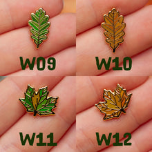Lade das Bild in den Galerie-Viewer, Mini Pins - Wald Pins - Tiny little Forest - Emaille - B-Ware, B-Grade, Second - Seconds Sale - Broschen mit kleinen Fehlern - Oopsie Bag
