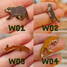 Lade das Bild in den Galerie-Viewer, Mini Pins - Wald Pins - Tiny little Forest - Emaille - B-Ware, B-Grade, Second - Seconds Sale - Broschen mit kleinen Fehlern - Oopsie Bag
