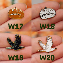 Lade das Bild in den Galerie-Viewer, Mini Pins - Wald Pins - Tiny little Forest - Emaille - B-Ware, B-Grade, Second - Seconds Sale - Broschen mit kleinen Fehlern - Oopsie Bag
