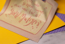Lade das Bild in den Galerie-Viewer, Reinigungstuch - Fühlen Mutig - Notiz Affirmation - Microfasertuch für Brillen, Handys und Objektive - Eigene Illustration - lustiger Spruch
