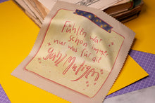 Lade das Bild in den Galerie-Viewer, Reinigungstuch - Fühlen Mutig - Notiz Affirmation - Microfasertuch für Brillen, Handys und Objektive - Eigene Illustration - lustiger Spruch
