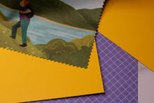 Lade das Bild in den Galerie-Viewer, Microfasertuch - Wandern - mit Spruch - für Brillen, Handys, Objektive - Edersee - Miese Tage Wanderschuhe - Eigene Illustration
