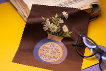 Lade das Bild in den Galerie-Viewer, Microfasertuch - Du machst das schon richtig - Vertrau dir - Affirmation - für Brillen, Handys, Objektive - Eigene Illustration - Spruch
