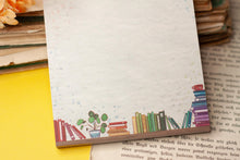 Lade das Bild in den Galerie-Viewer, Notizblock - Regenbogen Bücherregal - A6 50 Seiten - Eigene Illustration - Kleinigkeit als Geschenk

