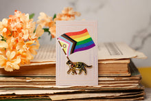 Lade das Bild in den Galerie-Viewer, Emaille Pin - Minipin - Regenbogen Katze - Pride - LGBTQIA+ - Queer - Eigenes Design
