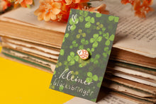 Lade das Bild in den Galerie-Viewer, Emaille Pin - Marienkäfer - Kleiner Glücksbringer - Geschenk für Freundin, Eltern, Kind, Lehrer - Brosche Insekt Käfer - Eigenes Design

