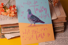 Lade das Bild in den Galerie-Viewer, Postkarte - Taube Stadttaube Liebe - Ich hoffe, die Tauben wissen, wie sehr ich sie liebe - Eigene Illustration
