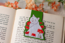 Lade das Bild in den Galerie-Viewer, Magnetisches Lesezeichen - Katze mit Mohnblumen - Geschenkidee - Eigene Illustrationen
