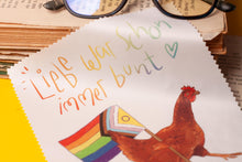 Lade das Bild in den Galerie-Viewer, Microfasertuch - Pride Huhn - Liebe ist bunt - LGBTQIA+ - für Brillen, Handys, Objektive - Eigene Illustration
