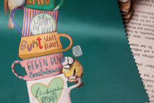 Lade das Bild in den Galerie-Viewer, Reinigungstuch - Tassen gegen Rechts - Linksgrünversifft - Microfasertuch für Brillen, Handys und Objektive - Eigene Illustration
