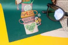 Lade das Bild in den Galerie-Viewer, Reinigungstuch - Tassen gegen Rechts - Linksgrünversifft - Microfasertuch für Brillen, Handys und Objektive - Eigene Illustration
