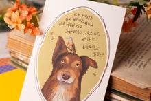 Lade das Bild in den Galerie-Viewer, Postkarte - Hund mit Bluthänfling - Kunst mit Hund und Vogel - Australien Shepherd - Liebe Worte Spruch - Eigene Illustration

