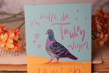 Lade das Bild in den Galerie-Viewer, Postkarte - Taube Stadttaube Liebe - Ich hoffe, die Tauben wissen, wie sehr ich sie liebe - Eigene Illustration
