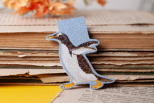 Lade das Bild in den Galerie-Viewer, Magnetisches Lesezeichen - Pinguin - Eselspinguin - Glitzer - Geschenkidee - Eigene Illustrationen

