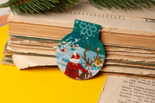 Lade das Bild in den Galerie-Viewer, Magnetisches Lesezeichen - Weihnachtsmann mit Rentier - Adventskalender - Verträumte Kunst, Glitzer - Geschenkidee - Eigene Illustrationen
