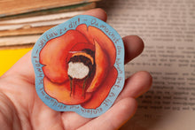 Lade das Bild in den Galerie-Viewer, Vinyl Sticker - Hummel in Mohnblume - schlafende Hummel - Aufkleber mit Spruch - Affirmation Du machst das gut - Handgemalte Illustration
