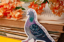Lade das Bild in den Galerie-Viewer, Vinyl Sticker - Stadttaube - Taubenliebe - Aufkleber mit Spruch - Handgemalte Illustration
