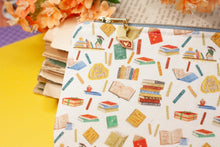 Lade das Bild in den Galerie-Viewer, Reißverschlusstasche mit Büchern - kleine Baumwoll Tasche mit Anhänger - Selbst illustriert und genäht - Handarbeit
